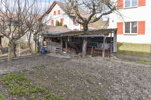 Immobilie an ausgezeichneter Lage auf grossem Grundstück 10