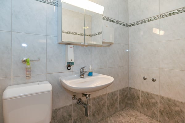 Rollstuhlgängige Gewerberäume im Erdgeschoss / vielseitig nutzbar 10