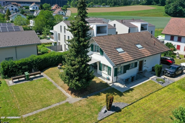 Freistehendes EFH mit grossem Umschwung an bevorzugter Lage 2