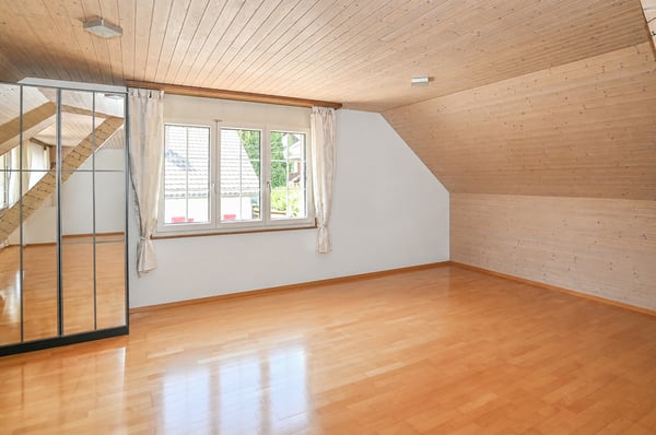 Gepflegtes Zweifamilienhaus mit vielen Parkplätzen an bevorzugter Lage 11