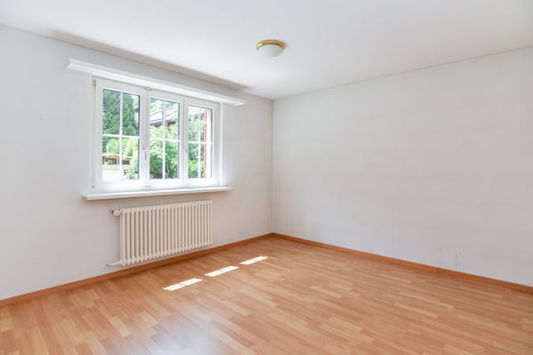 Gepflegtes Zweifamilienhaus mit vielen Parkplätzen an bevorzugter Lage 8