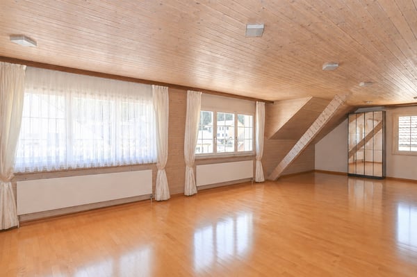 Gepflegtes Zweifamilienhaus mit vielen Parkplätzen an bevorzugter Lage 4