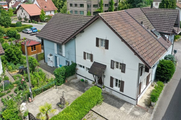 Preiswertes Haus zum Renovieren an zentraler Lage 1