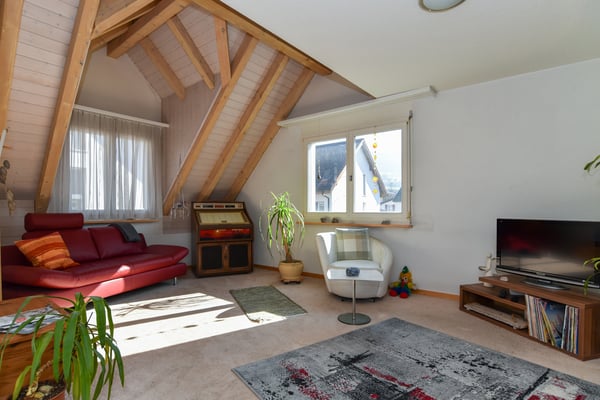 Grosszügige Maisonette-Wohnung mit schöner Aussicht an zentraler Lage 3
