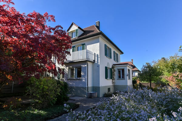Doppelhaushälfte mit grosszügigem Garten an bester Lage im Zelgli 4