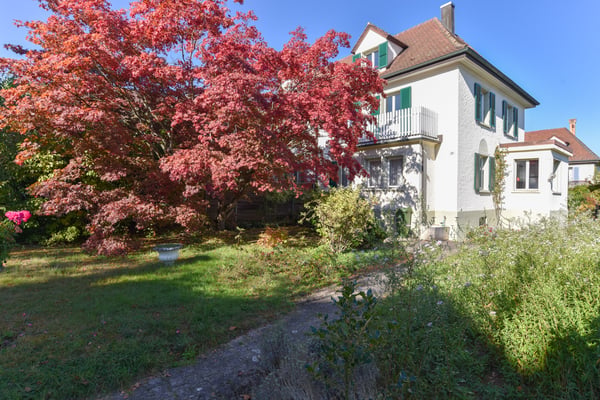 Doppelhaushälfte mit grosszügigem Garten an bester Lage im Zelgli 2