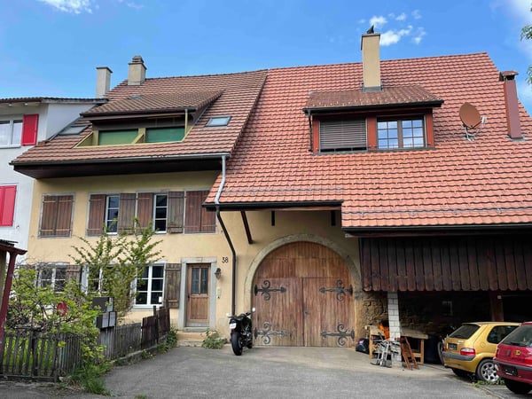 Ländliches Mehrfamilienhaus mit 3 Wohnungen in der Kernzone 1