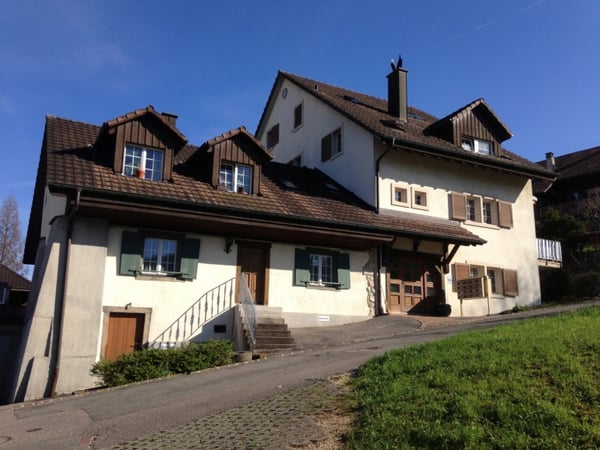 6.5-Zimmer-Dachwohnung in Haus mit viel Charme 1