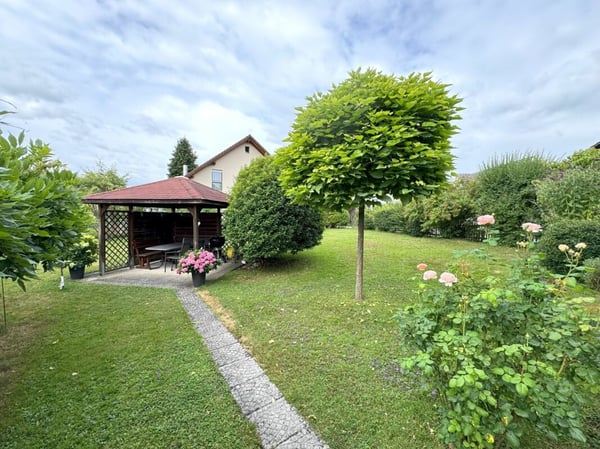 Charmantes Zweifamilienhaus mit optionaler Landparzelle 12