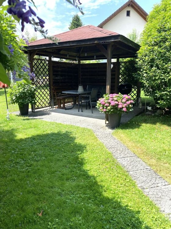 Charmantes Zweifamilienhaus mit optionaler Landparzelle 13