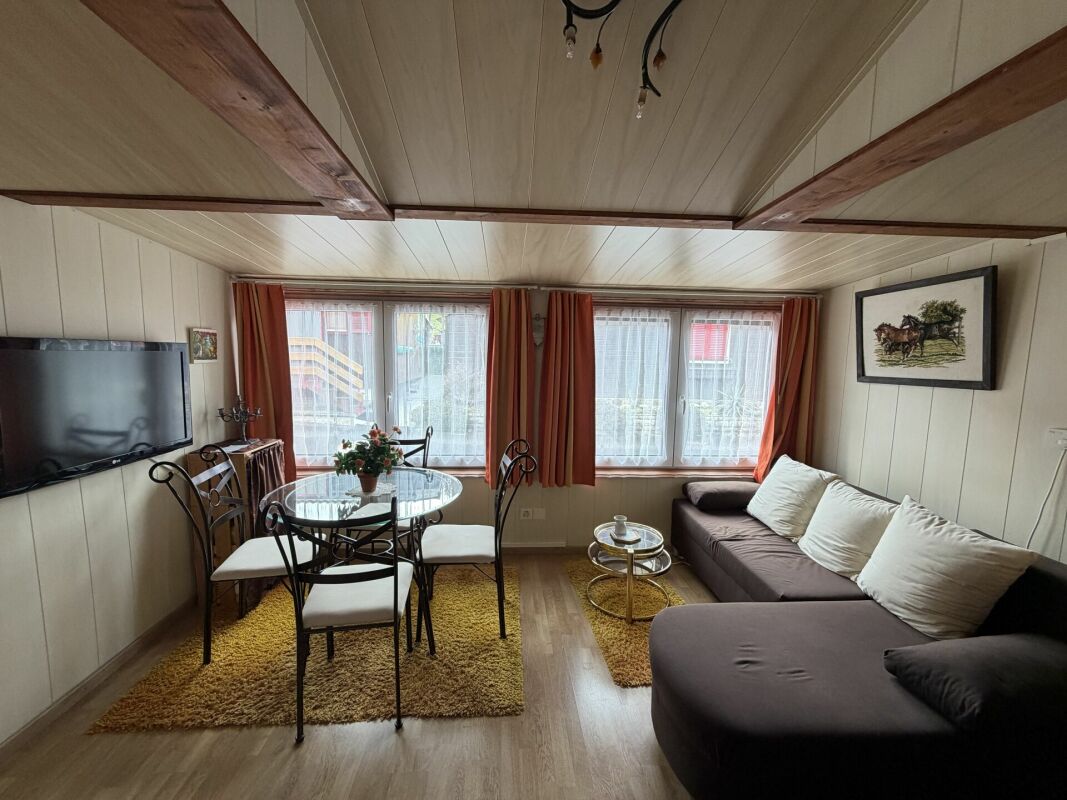 Zu verkaufen: Heimeliges Chalet im Grünen