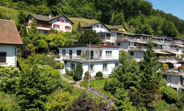 5.5 Zi-Einfamilienhaus mit grosszügiger Parzelle, entsprechendem Gestaltungsraum und wunderbarer Aussicht 1