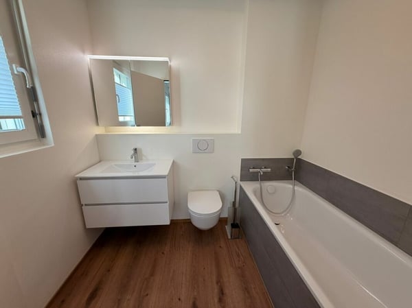 Erstbezug: sonnige 3.5 Zimmer-Wohnung mit Aussicht an ruhiger Lage 10