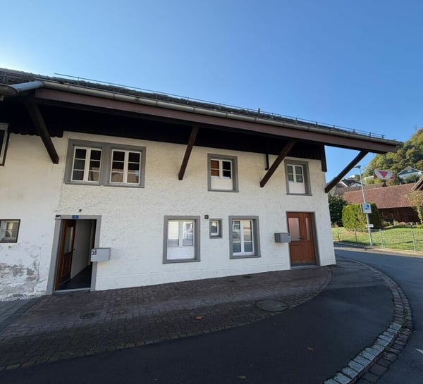 Helle und grosszügige 4.5-Zimmer-Maisonettewohnung mit Garten zu vermieten 1
