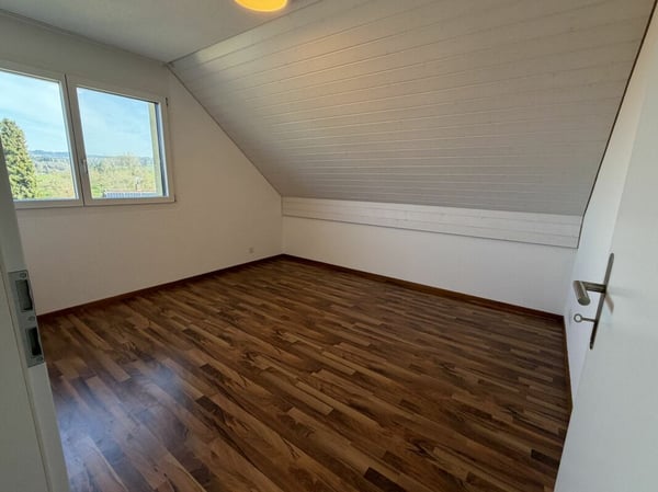 Lichtdurchflutete 4.5 Zimmer-Maisonette-Wohnung mit Seesicht zu vermieten 8