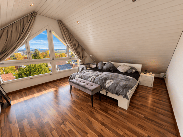 Lichtdurchflutete 4.5 Zimmer-Maisonette-Wohnung mit Seesicht zu vermieten 5