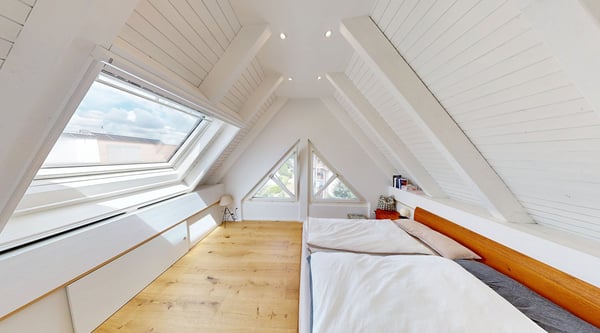 Stilvoll sanierte 4.5 Zimmer-Dachwohnung mit Charme, Cheminée und Südwest-Balkon 10