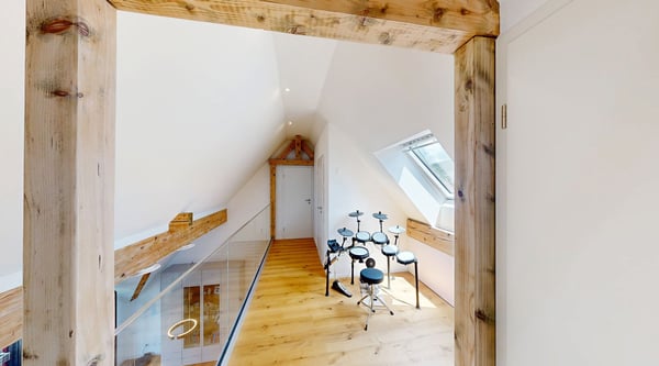 Stilvoll sanierte 4.5 Zimmer-Dachwohnung mit Charme, Cheminée und Südwest-Balkon 9