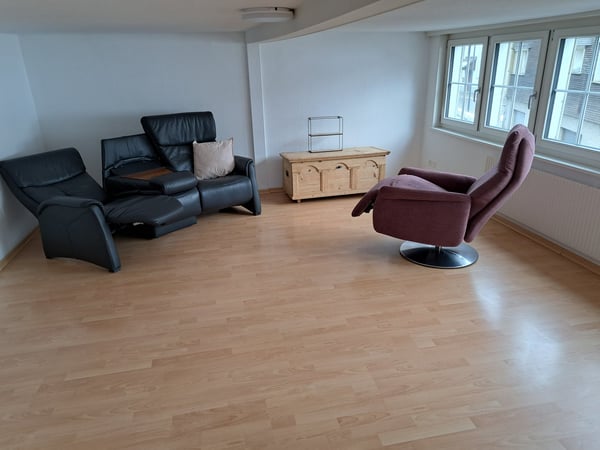 Zu verkaufen Mehrfamilienhaus - mit 5 Wohneinheiten, 1 Geschäftsraum, Garten, PP. 12