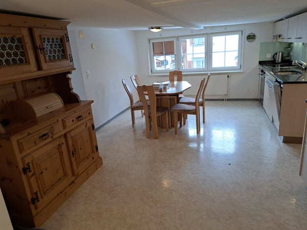 Wir vermieten  moderne, sonnige 1.5 (4,5Zi Grösse)- Zimmer-Wohnung mit Gartensitzplatz 22