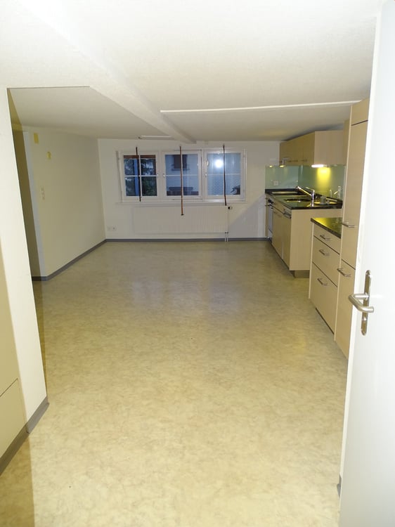 Wir vermieten  moderne, sonnige 1.5 (4,5Zi Grösse)- Zimmer-Wohnung mit Gartensitzplatz 25