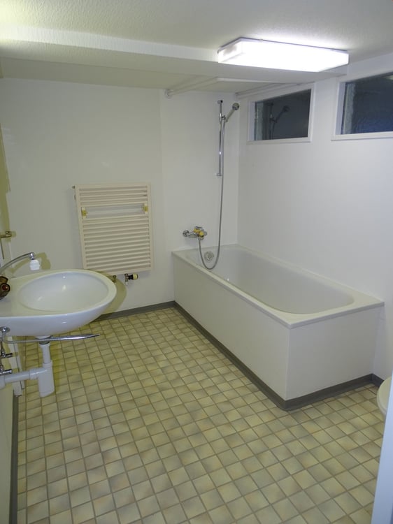 Wir vermieten  moderne, sonnige 1.5 (4,5Zi Grösse)- Zimmer-Wohnung mit Gartensitzplatz 13