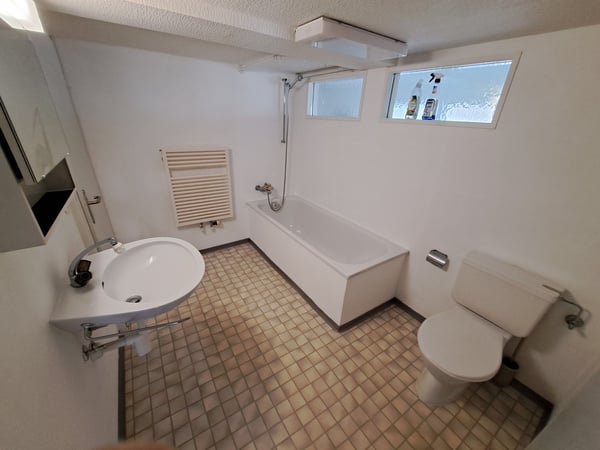 Wir vermieten  moderne, sonnige 1.5 (4,5Zi Grösse)- Zimmer-Wohnung mit Gartensitzplatz 26