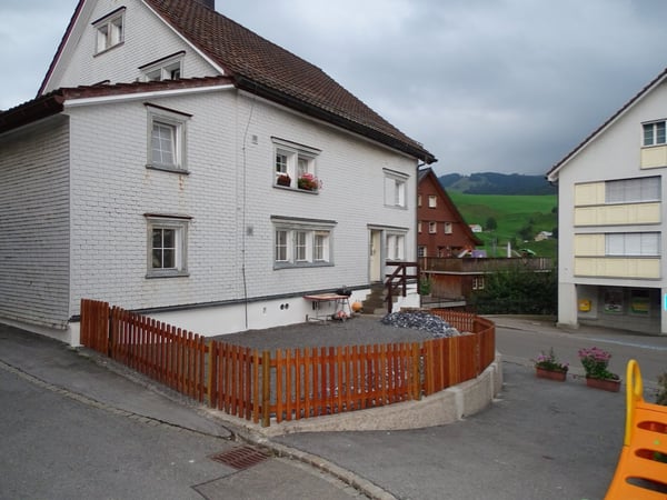 Wir vermieten  moderne, sonnige 1.5 (4,5Zi Grösse)- Zimmer-Wohnung mit Gartensitzplatz 16