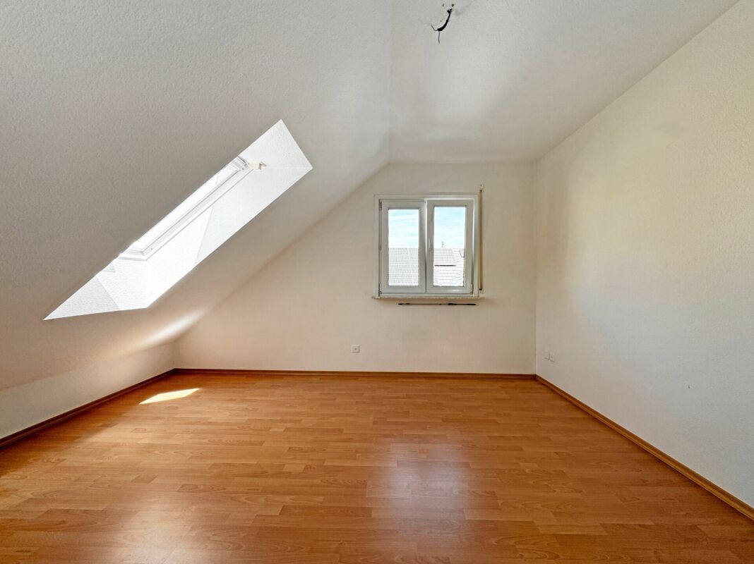 3.5 Zimmer Wohnung (108 m2) im 1. OG. zu vermieten Bättwil