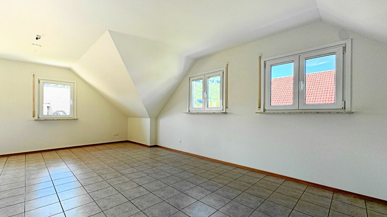 3.5 Zimmer Wohnung (108 m2) im 1. OG. zu vermieten Bättwil