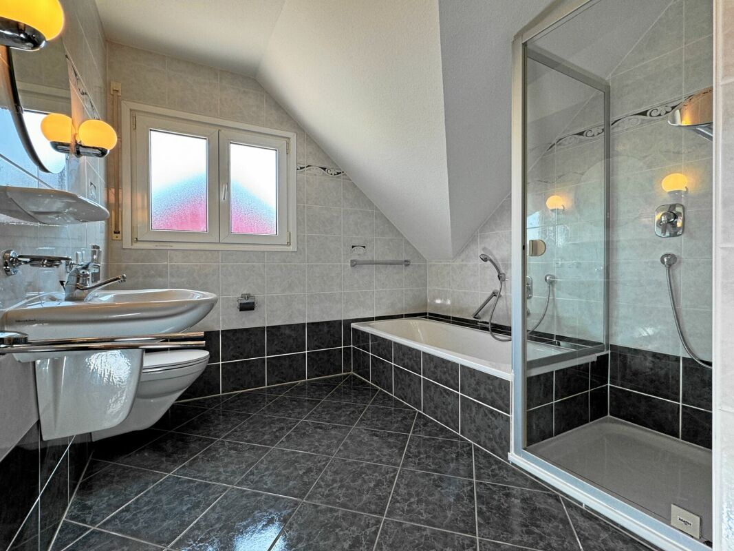 3.5 Zimmer Wohnung (108 m2) im 1. OG. zu vermieten Bättwil