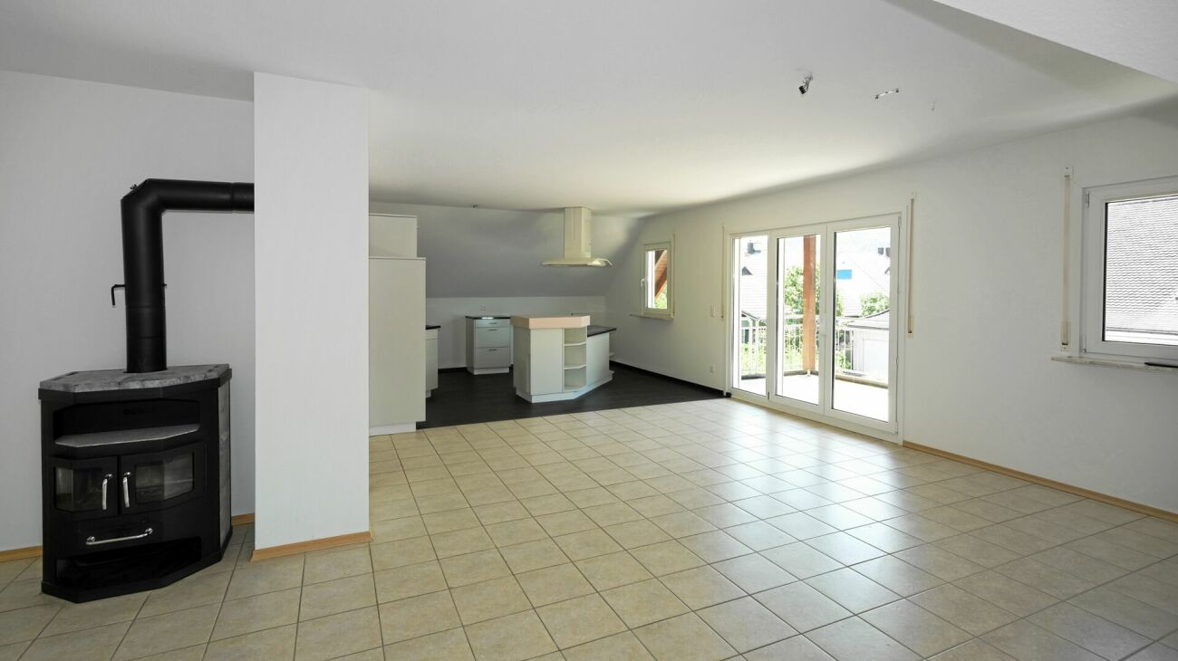 3.5 Zimmer Wohnung (108 m2) im 1. OG. zu vermieten Bättwil