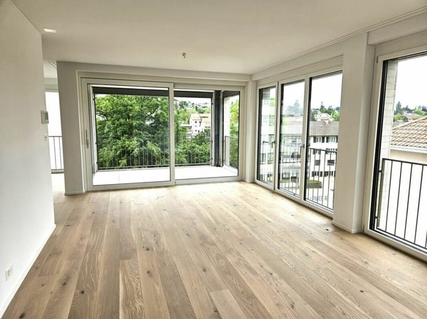 LUXURIÖSE 2,5 ZI-WOHNUNG IM 3. OG MIT 2 LOGGIAS IN BINNINGEN