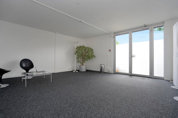 Moderne Büroräumlichkeiten im Erdgeschoss 6