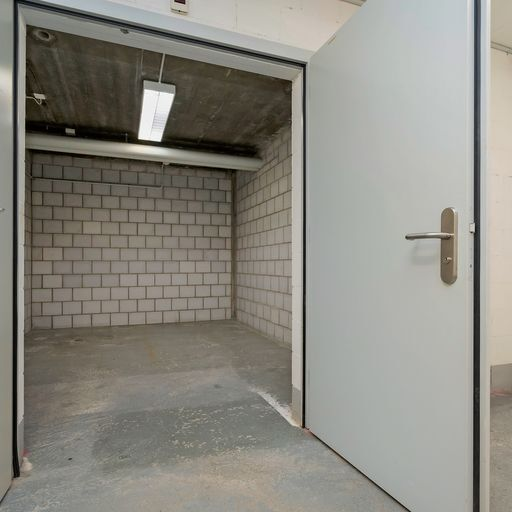 Vielseitig nutzbarer Lagerraum an zentraler Lage in Lyss 4