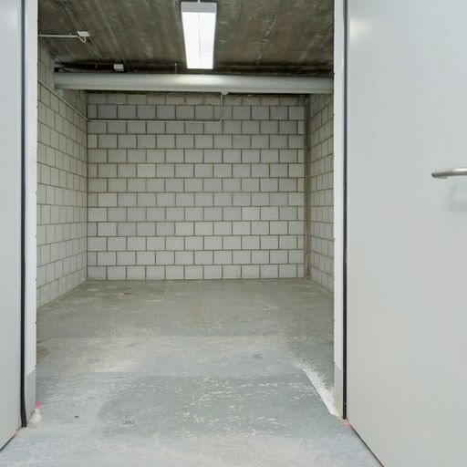 Vielseitig nutzbarer Lagerraum an zentraler Lage in Lyss 1