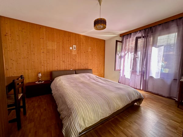 Proprietà con due unità, giardino e garage 7