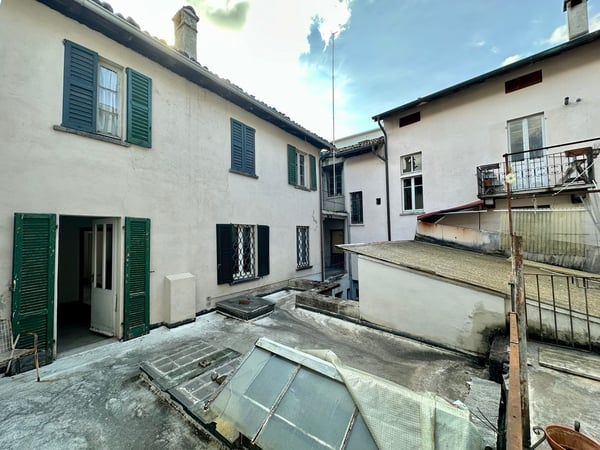 Gebäudekomplex mit Innenhof / Complesso di stabili con corte interna 9