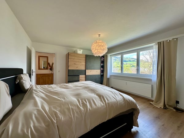 Modernisierte 3.5-Zimmerdachwohnung mit verglaster Terrasse und Garage 9