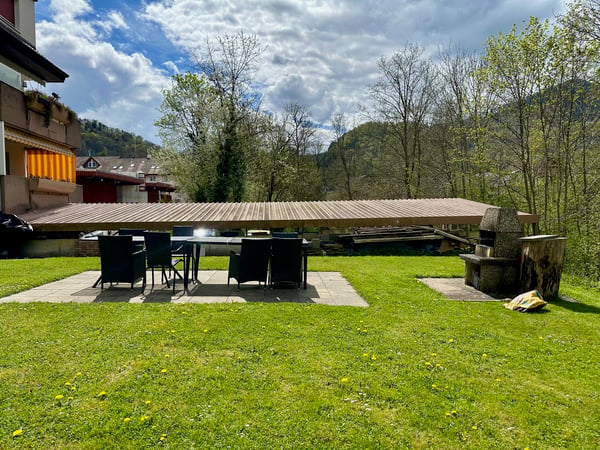 Modernisierte 3.5-Zimmerdachwohnung mit verglaster Terrasse und Garage 13