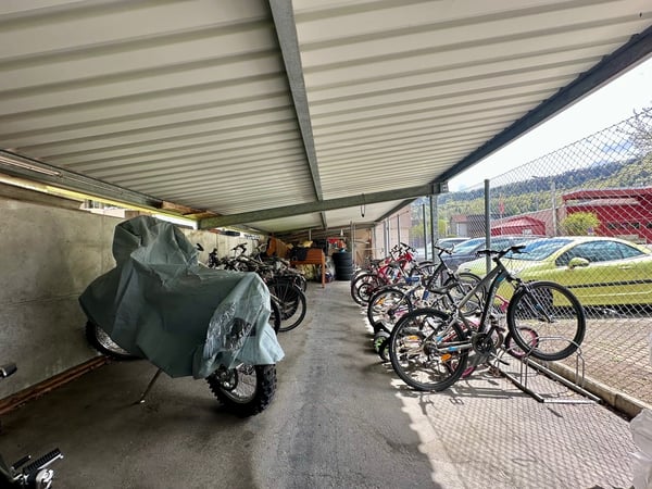 Modernisierte 3.5-Zimmerdachwohnung mit verglaster Terrasse und Garage 12