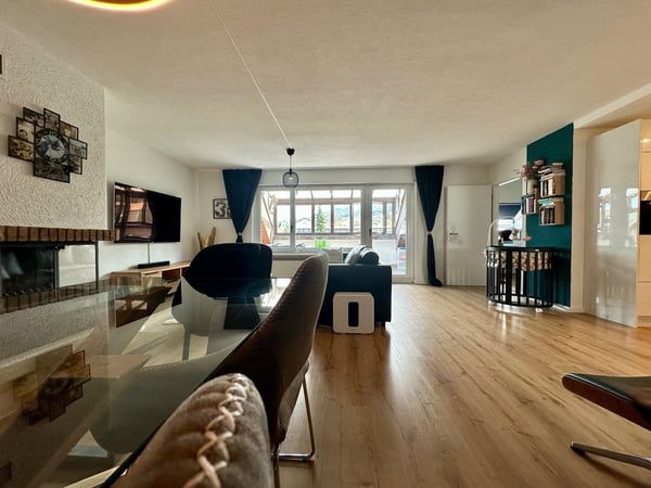 Modernisierte 3.5-Zimmerdachwohnung mit verglaster Terrasse und Garage 3