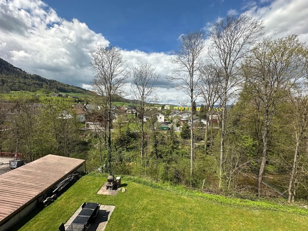 Modernisierte 3.5-Zimmerdachwohnung mit verglaster Terrasse und Garage 10