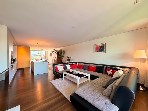Elegante Eigentumswohnung am Rhein mit Loggia und 2 EH-Plätzen 2