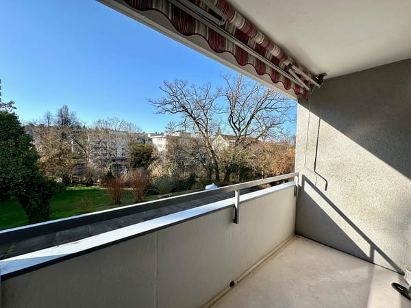 Helle Wohnung mit 2 Balkonen, Lift und Einstellhallenplatz 2