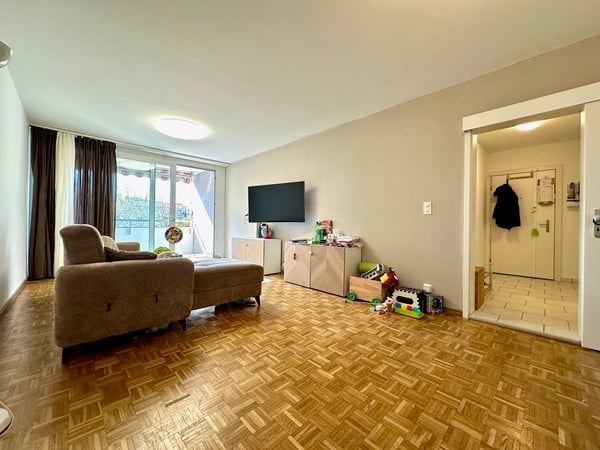 Helle Wohnung mit 2 Balkonen, Lift und Einstellhallenplatz 1