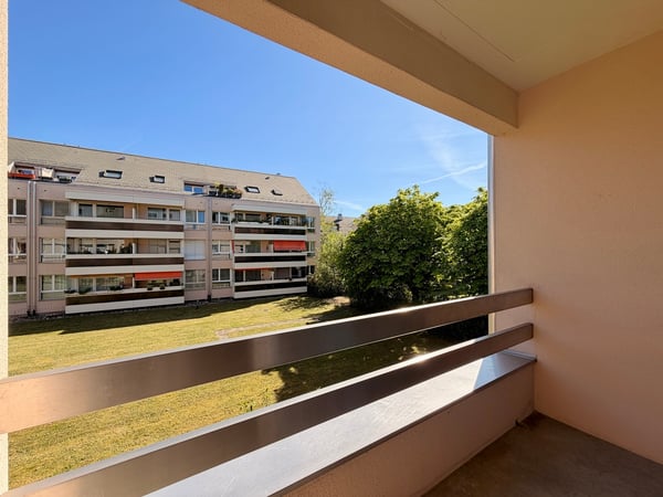 Luftige 2.5-Zimmer-Wohnung mit 2 Balkonen & einem Einstellhallenplatz 9