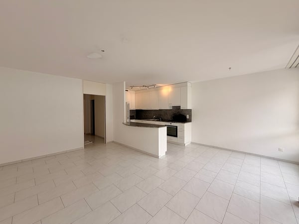 Luftige 2.5-Zimmer-Wohnung mit 2 Balkonen & einem Einstellhallenplatz 3