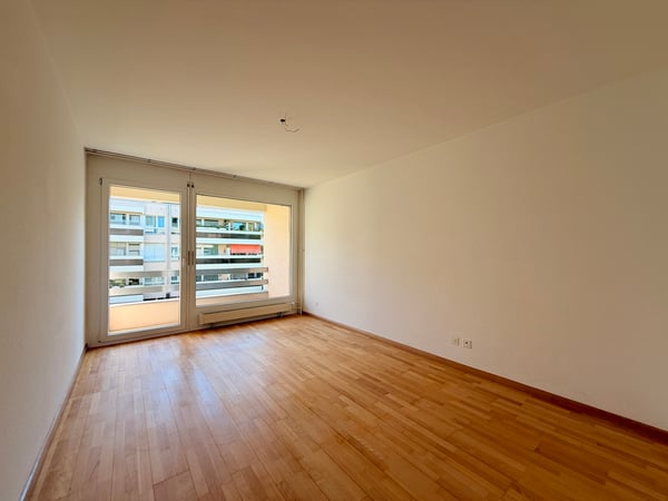 Luftige 2.5-Zimmer-Wohnung mit 2 Balkonen & einem Einstellhallenplatz 6