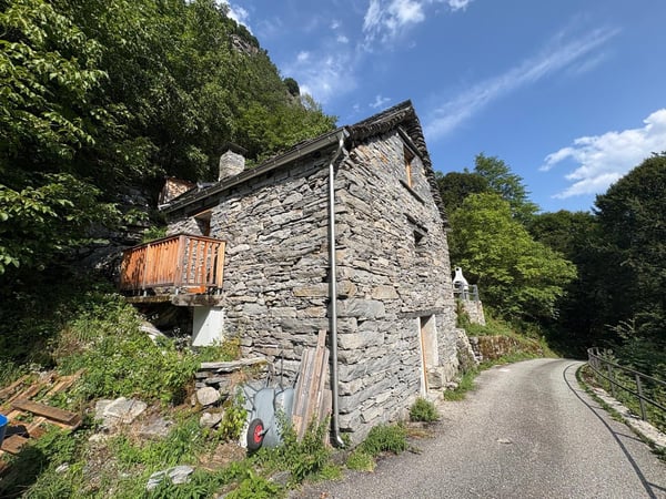 Rustico in pietra a Vergeletto – Charme montano rinnovato in vendita 2